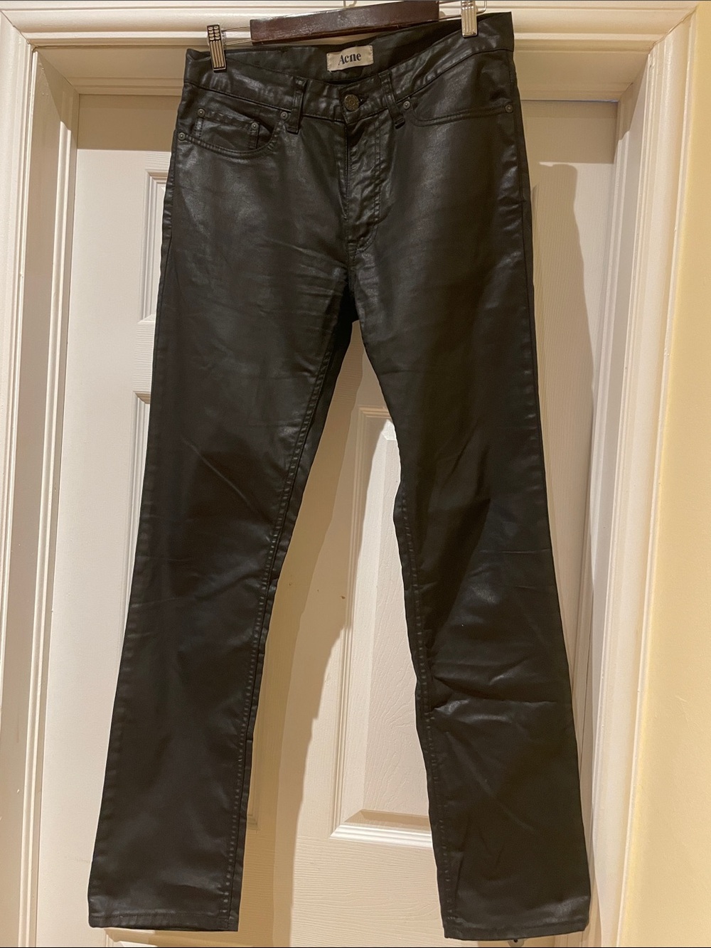 Acne Studios Men’s Black Waxed Coated Slim Straight Jeans 31 Dark minimalisme